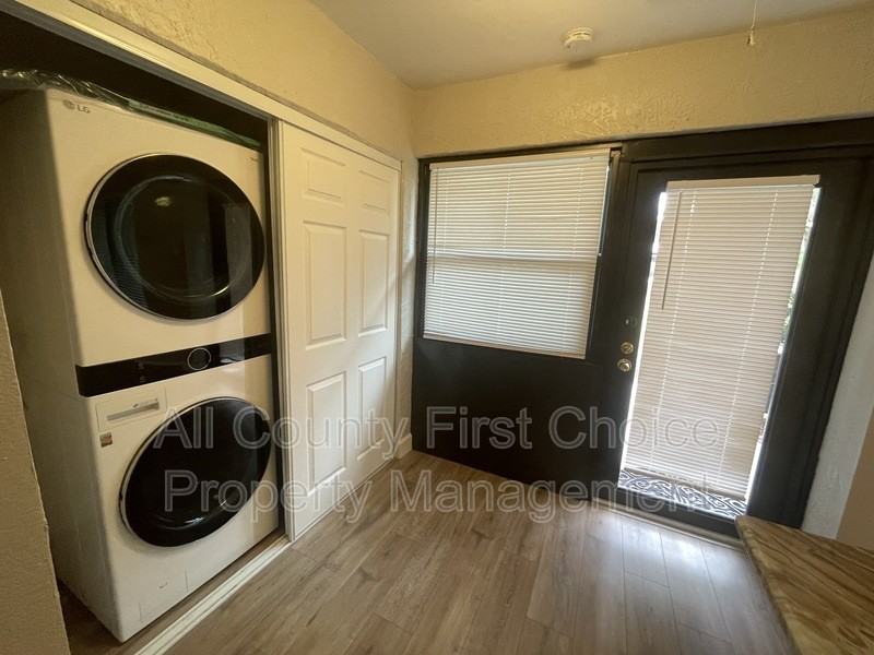 7633 Piping Rock Ct - Photo 6 of 18