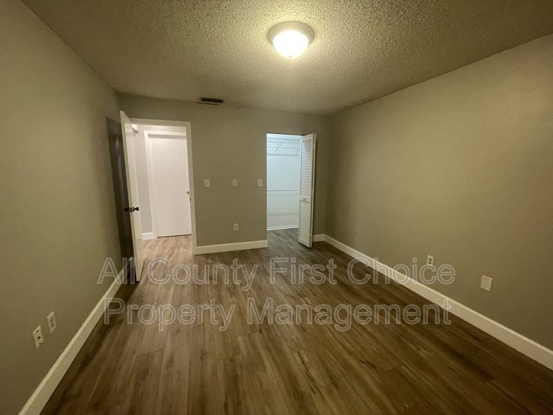 7633 Piping Rock Ct - Photo 7 of 18