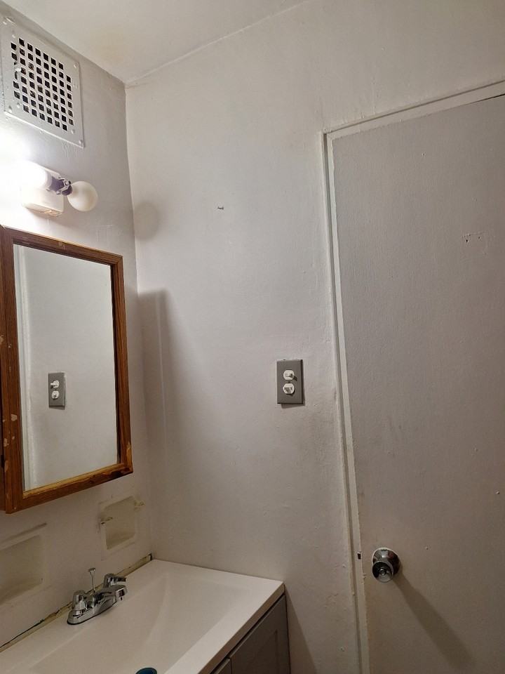 1038 East 100th Street #1 - Photo 2 of 6