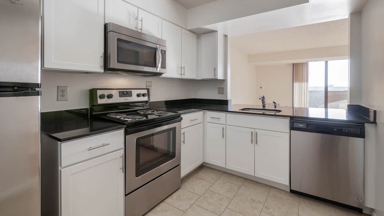 Courthouse Plaza - Photo 6 of 44