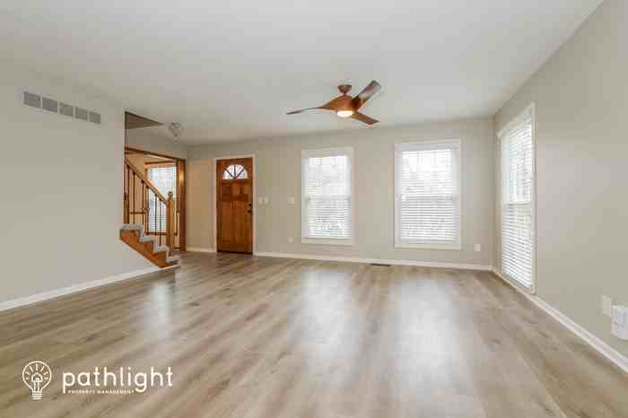 5616 W 158th Ter - Photo 2 of 20