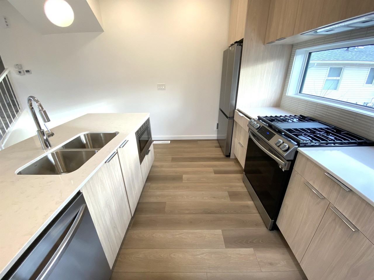 8309 102 Ave Nw #8309MAIN4 - Photo 5 of 22