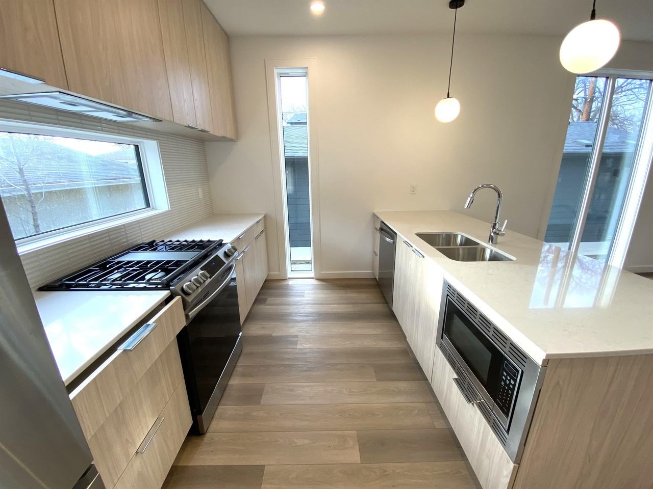 8309 102 Ave Nw #8309MAIN4 - Photo 6 of 22