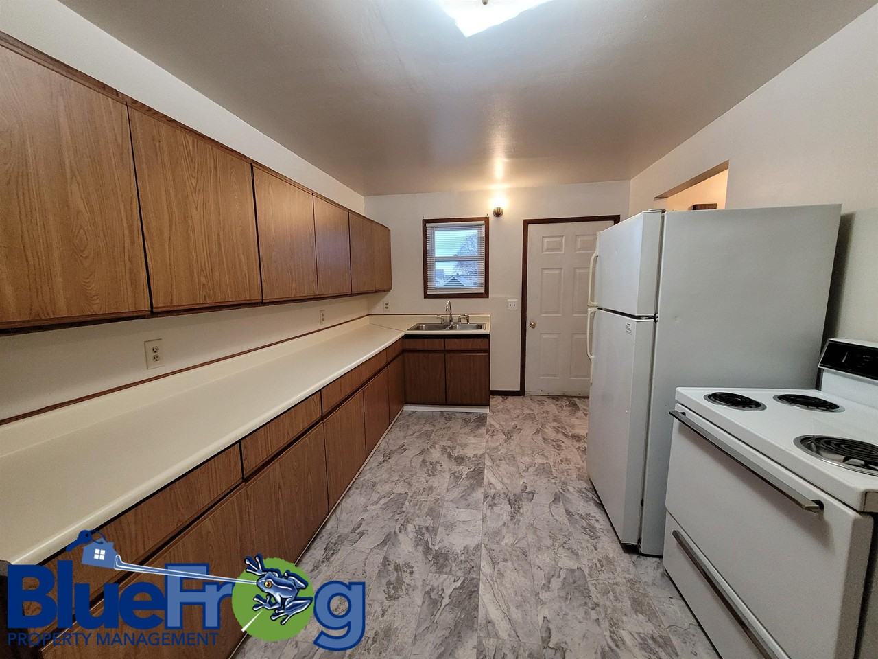 727 W. Harris St. - 727 1/2 #727-1-2 - Photo 2 of 8