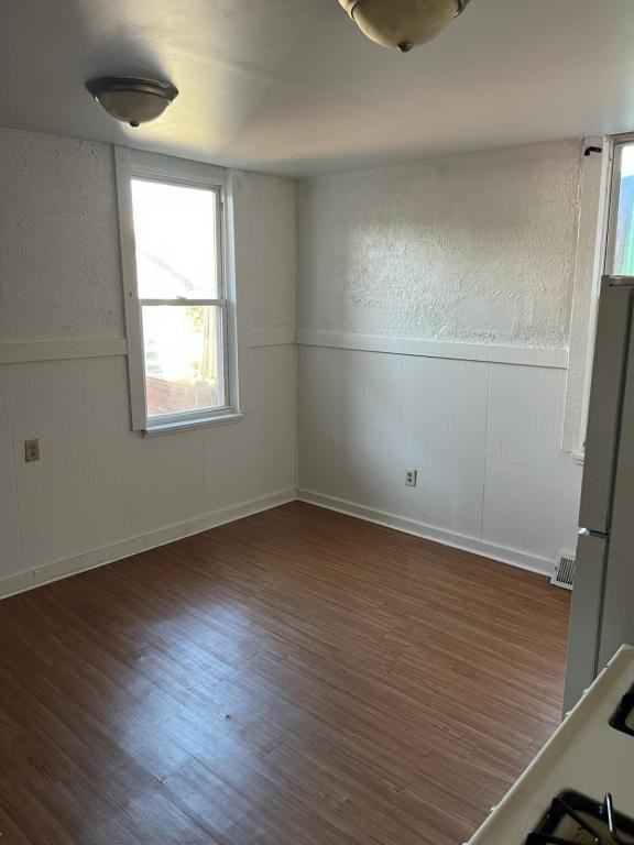 7347 Burton St - Photo 2 of 5