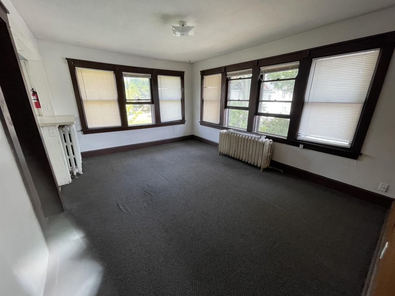 317 John St - Photo 2 of 5