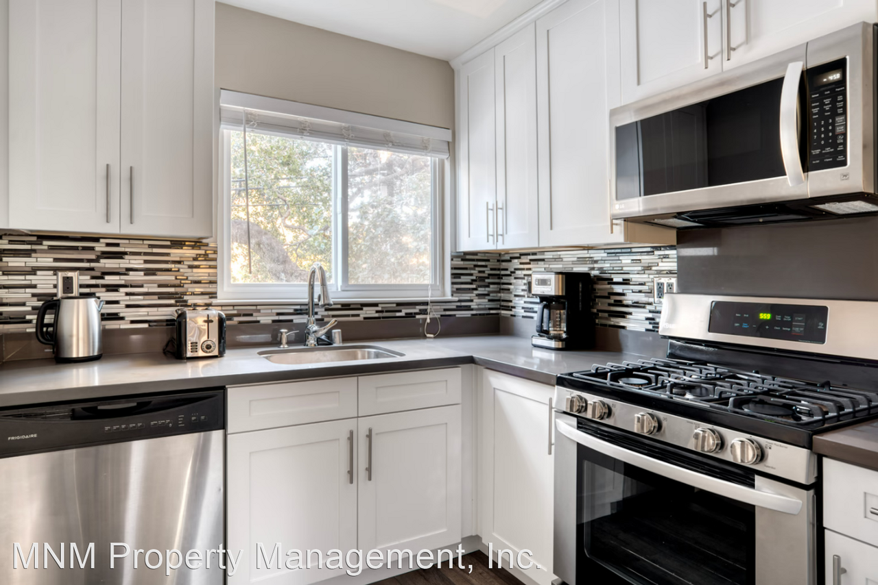Park Laurel Apartments - Photo 2 of 15