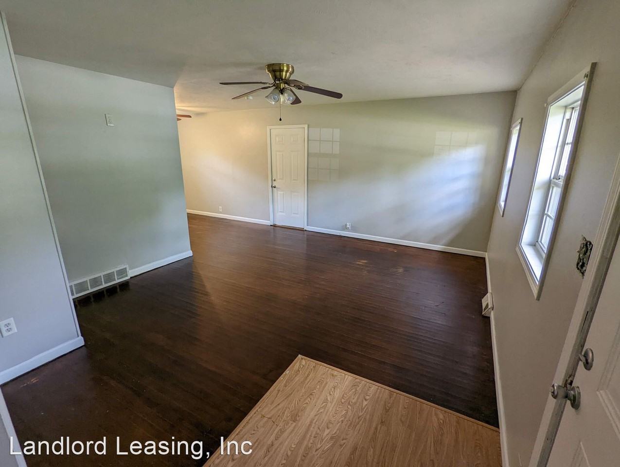 830 Roberts St - Photo 3 of 14