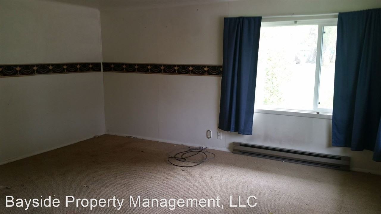 1013 7th St E - Photo 3 of 9