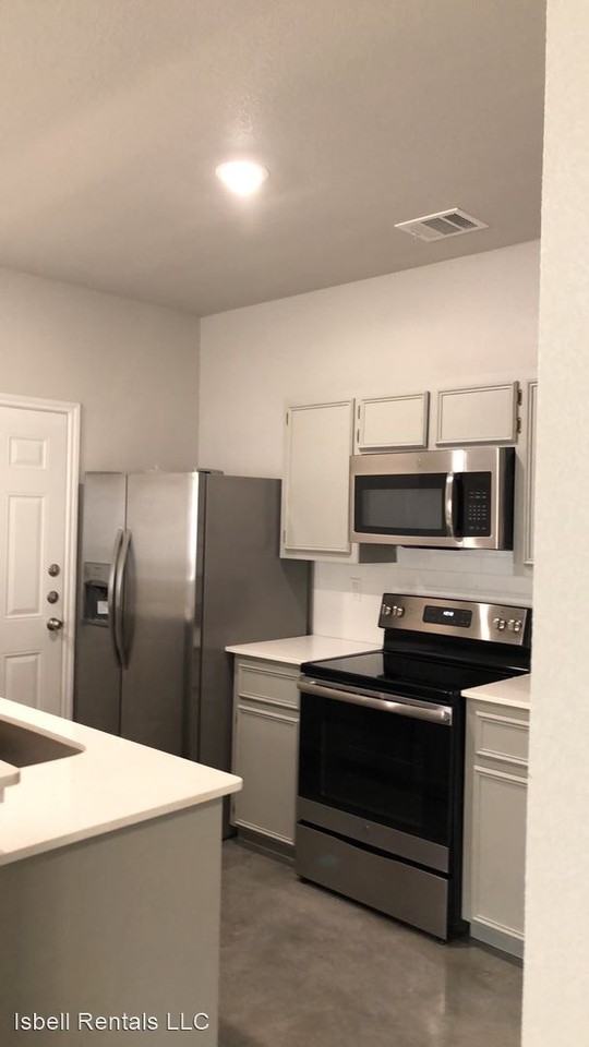 312 Lowes Blvd (A/B) - Photo 3 of 22