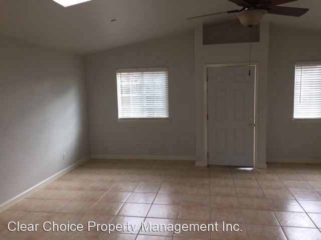 1372 K St #B - Photo 2 of 7