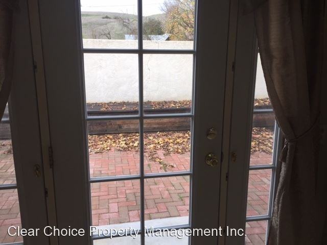 1372 K St #B - Photo 3 of 7