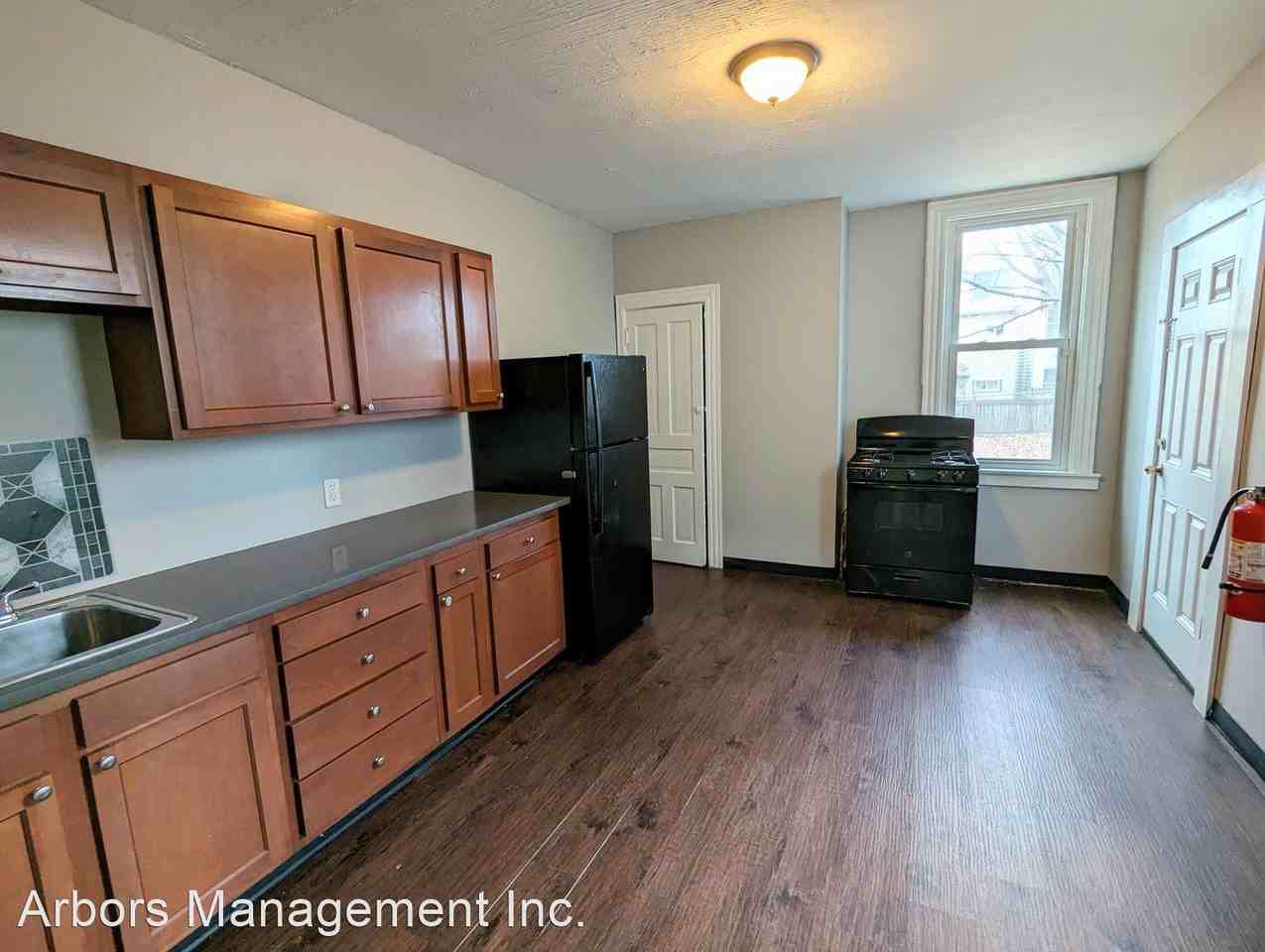 1228 Woodland Ave - Photo 2 of 13