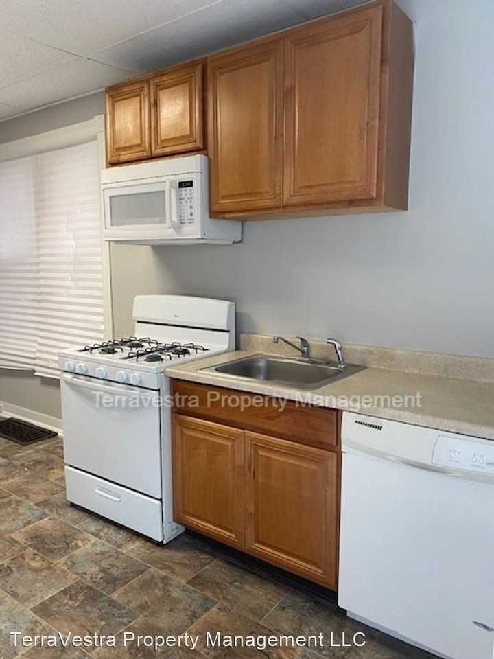 138 Joy St - Photo 2 of 12