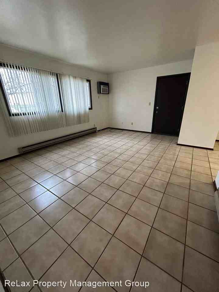 1728 La Crescent St - Photo 2 of 18