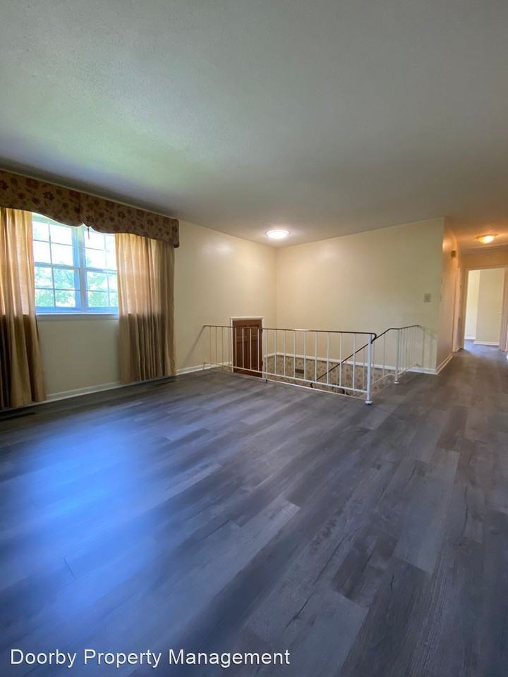 8911 Drake Parkway Rd - Photo 3 of 29