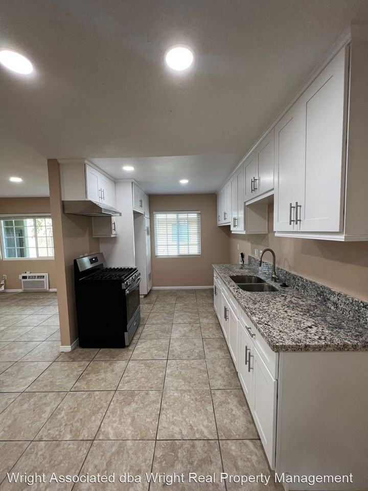 589 W SHAMROCK - Photo 3 of 9