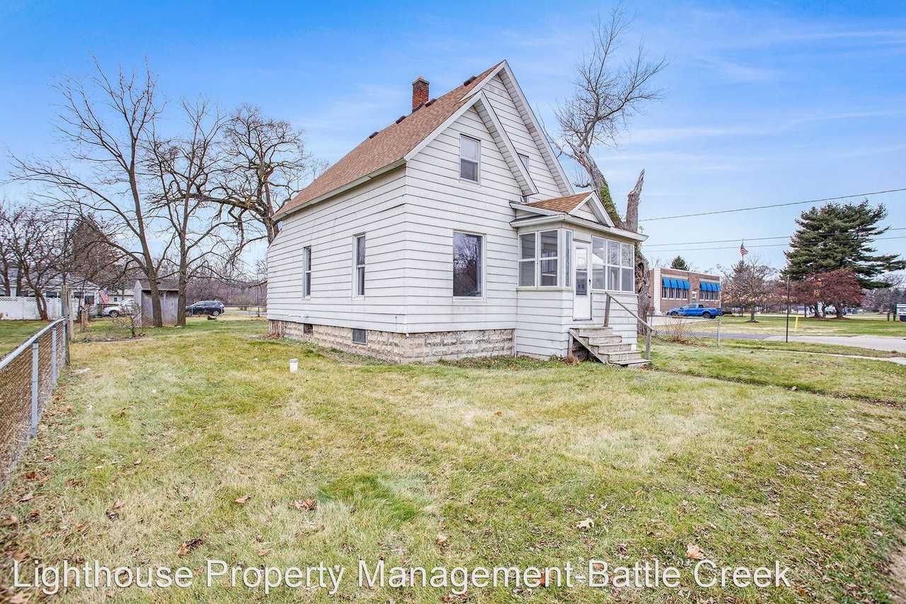 3441 Michigan Ave W - Photo 2 of 16