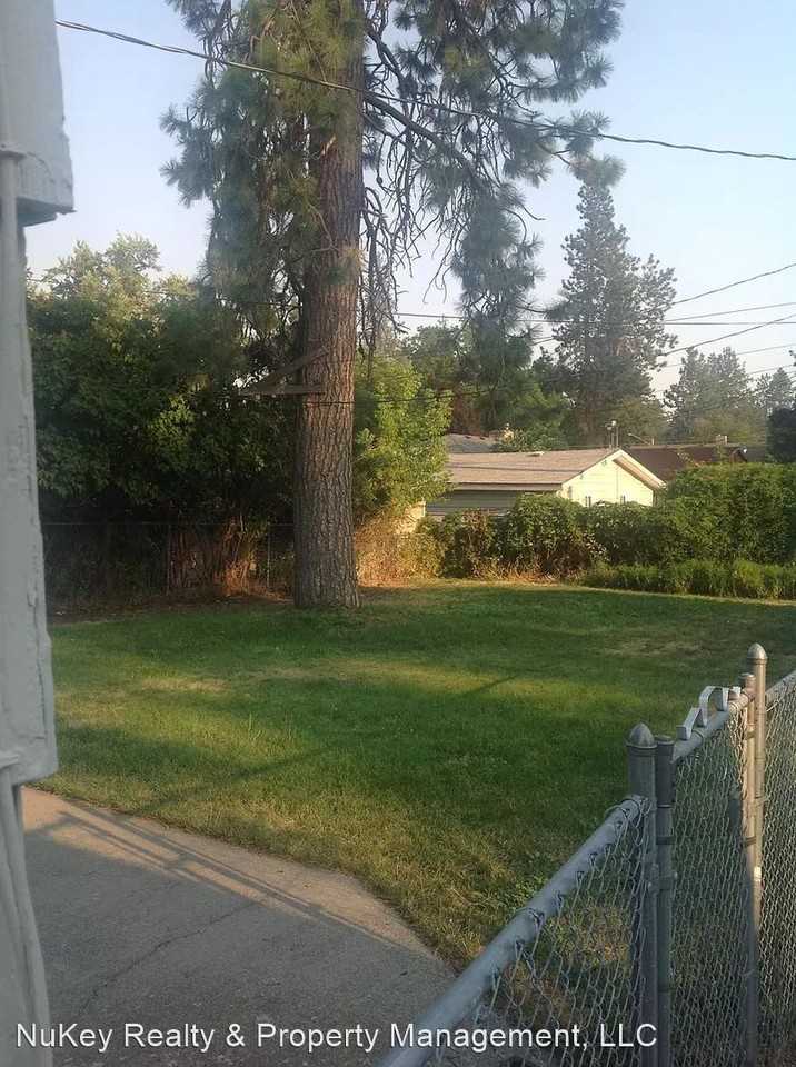 1214 E Thurston Ave - Photo 2 of 12