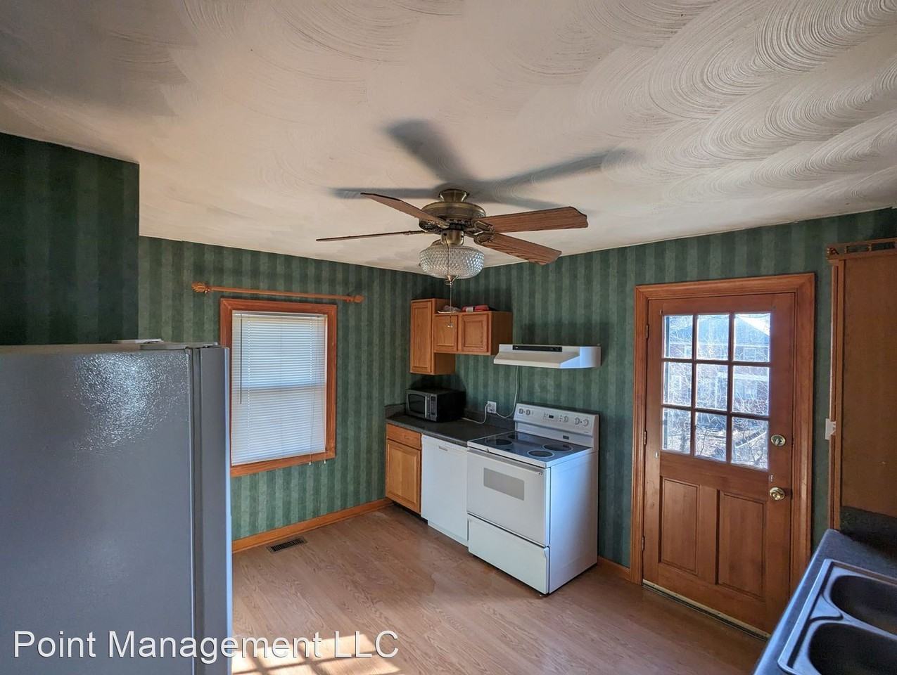 1461 Greenbrier Ave Se - Photo 3 of 7