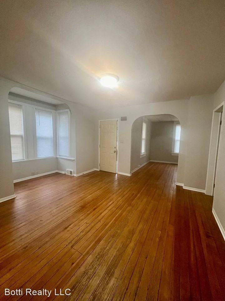 1123 Grant Ave - Photo 2 of 10