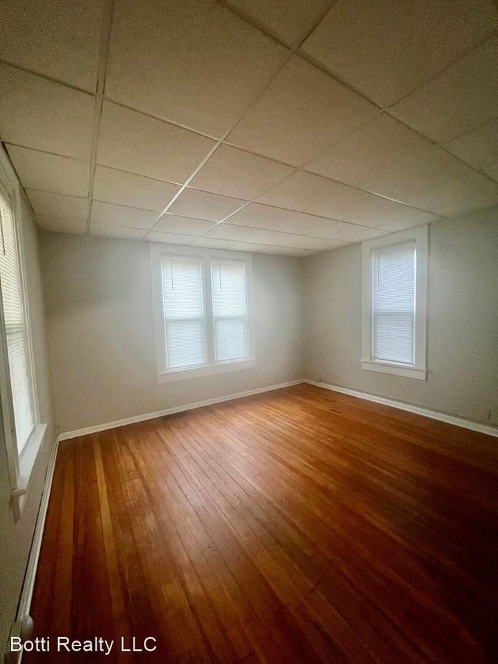 1123 Grant Ave - Photo 3 of 10