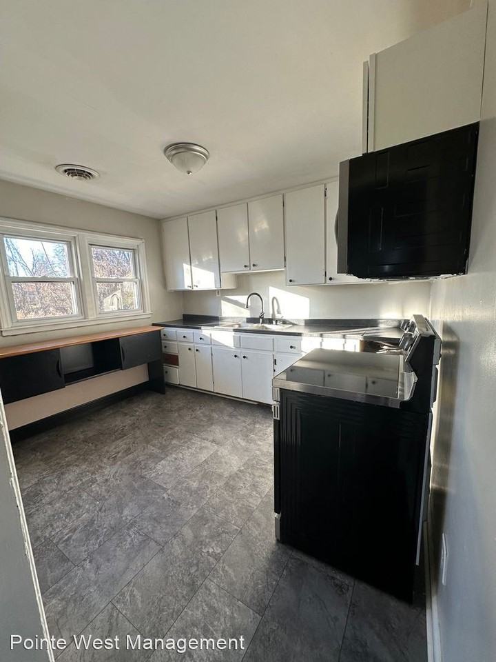 1010 Montgomery St - Photo 2 of 3