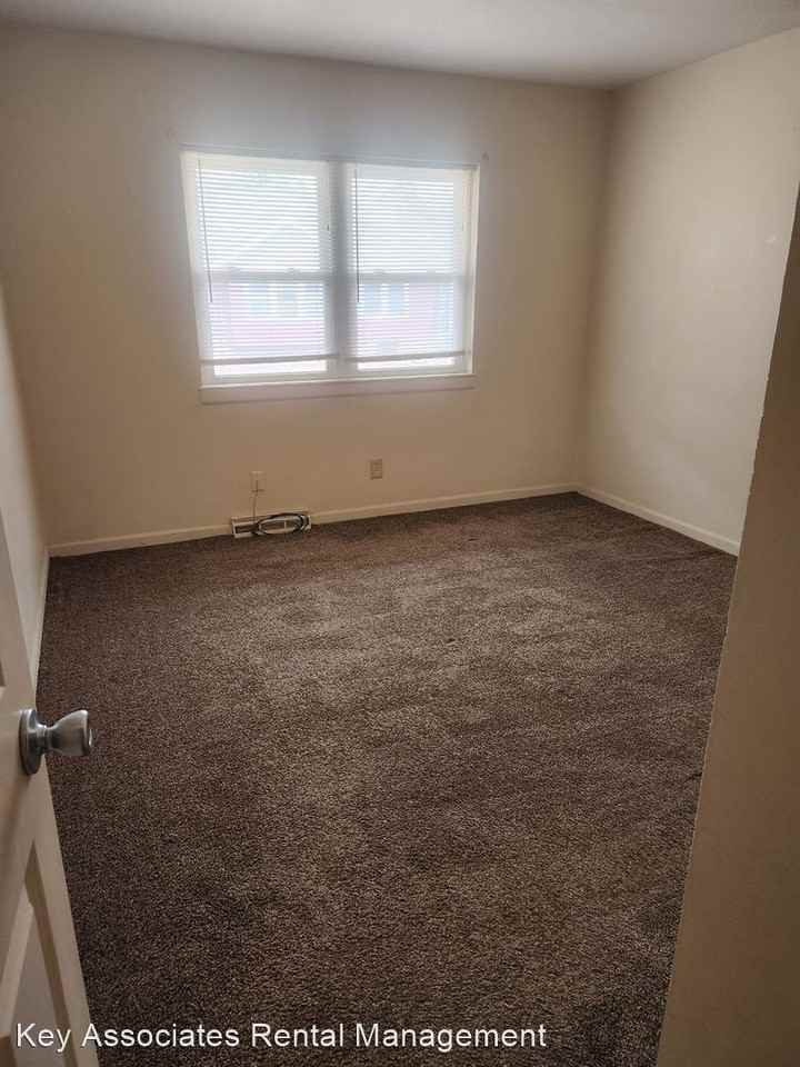 1915 SW Lincoln - Photo 2 of 10