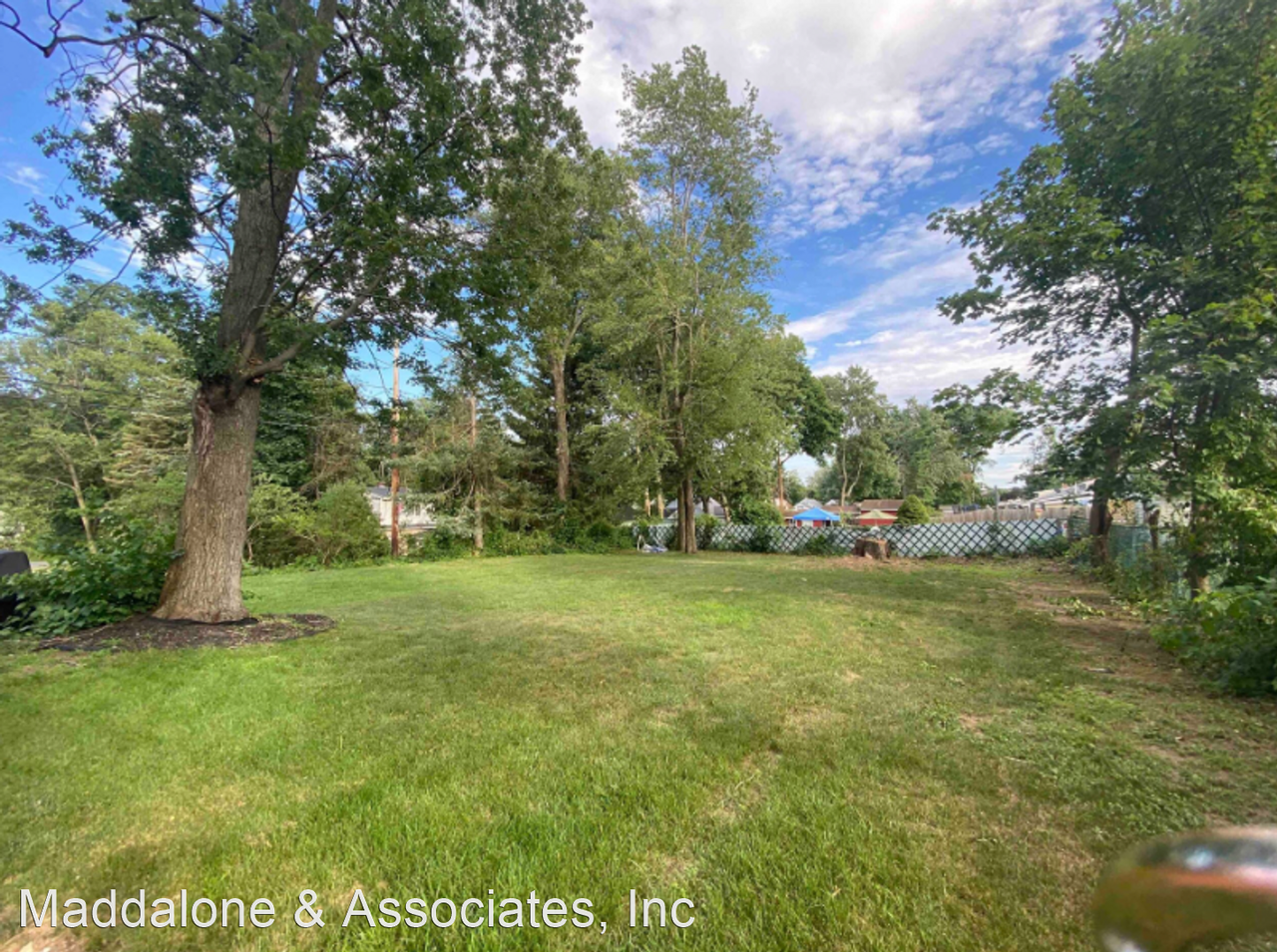 1098 Deforest St - Photo 2 of 23