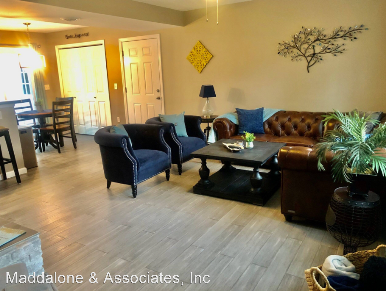 1098 Deforest St - Photo 3 of 23