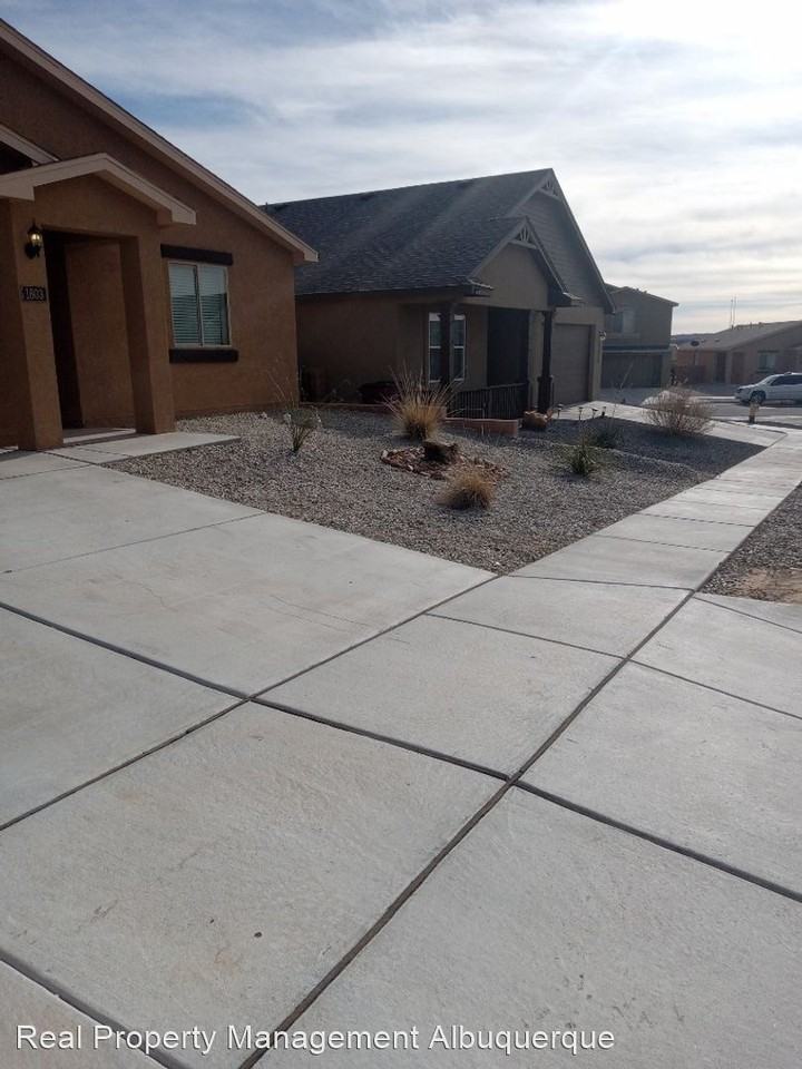 1803 Sophia Ln - Photo 3 of 23