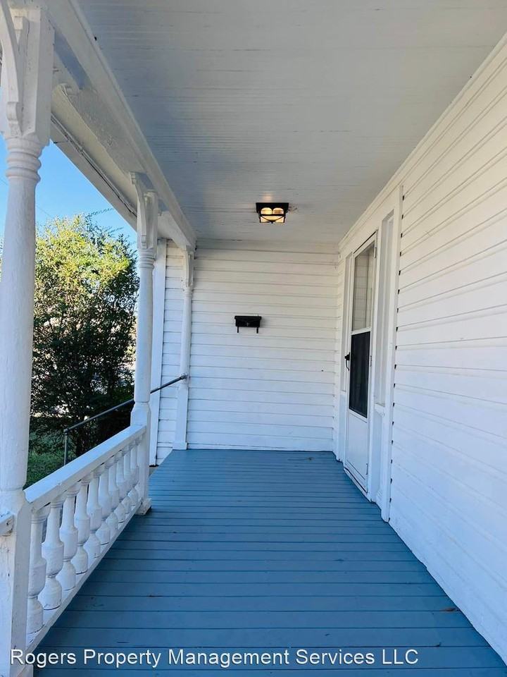 118 Rectory St - Photo 2 of 21