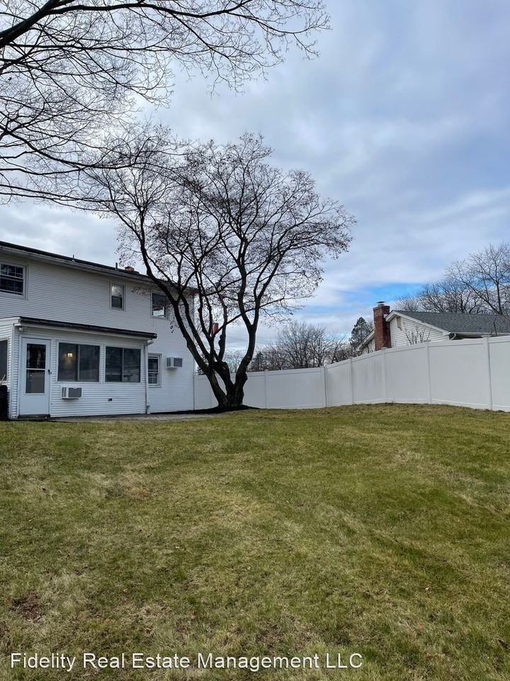 17 Clintonwood Dr - Photo 2 of 24