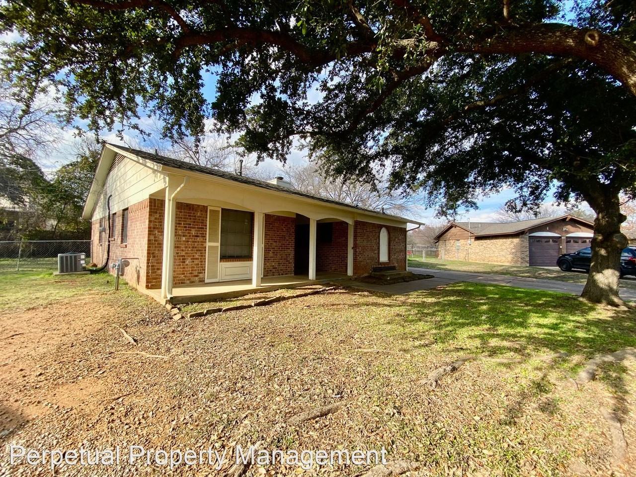 821 Fayette Ct - Photo 3 of 21