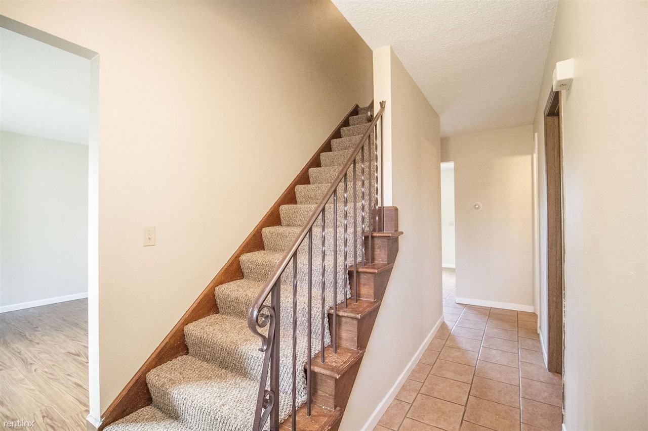 6181 Old Farm Ct - Photo 2 of 10