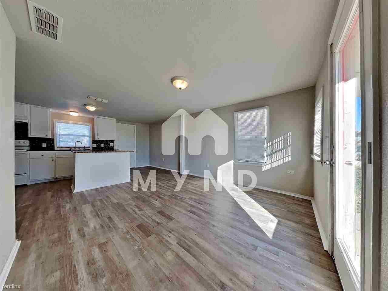 3309 E 14th St - Photo 3 of 24