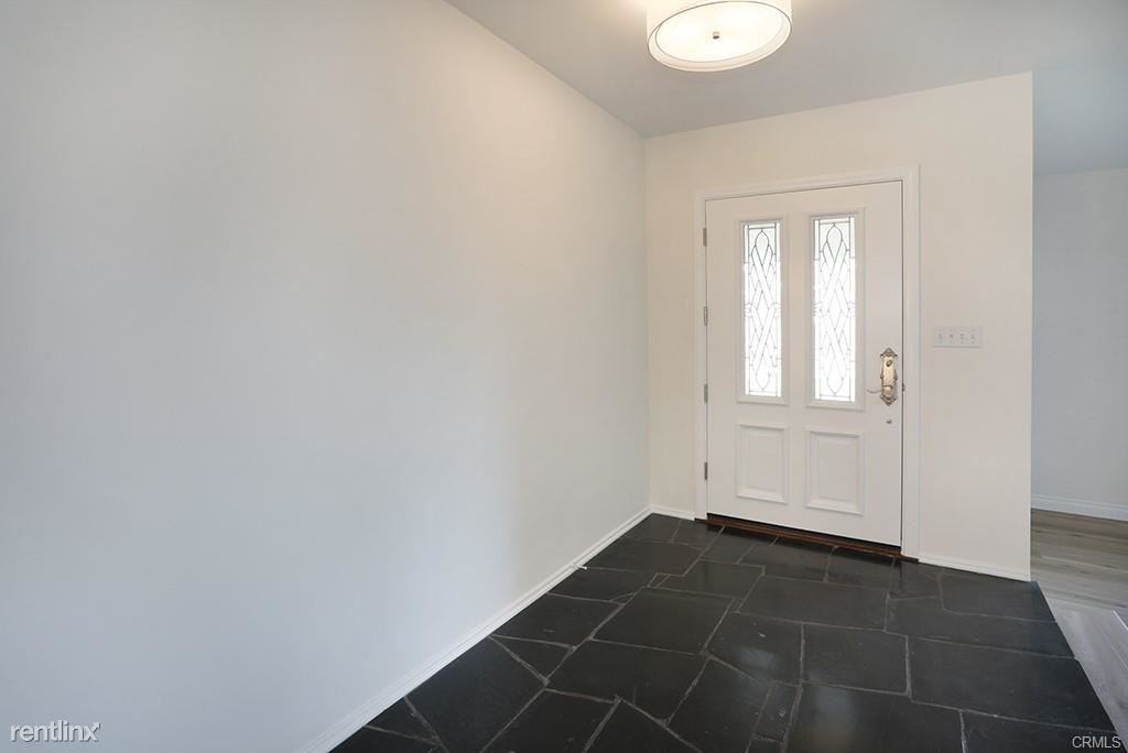 11861 Colony Dr - Photo 3 of 27
