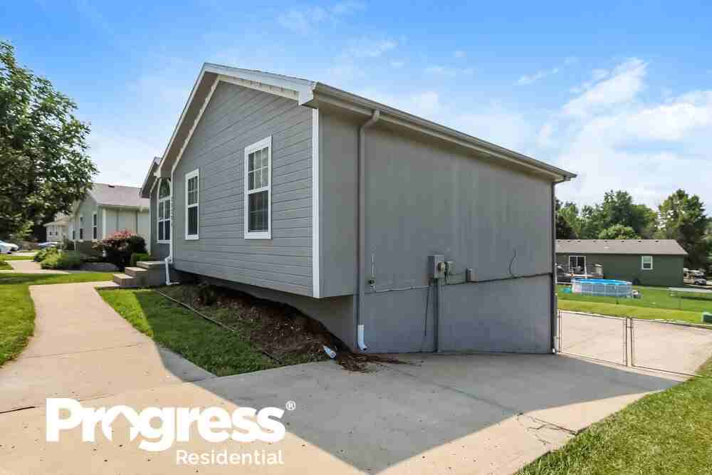 20205 E 17th Street Ct N - Photo 2 of 25