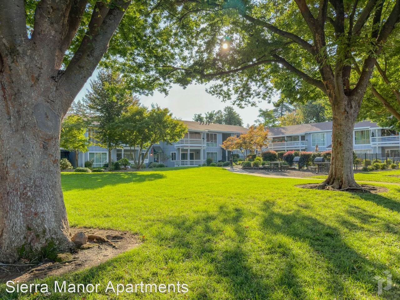 Sierra Manor Apartments : Great Location and Exceptional Amenities - Photo 2 of 4