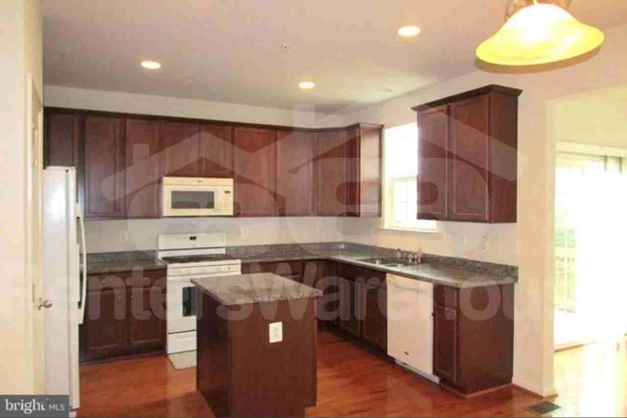 639 Cawley Dr - Photo 3 of 27