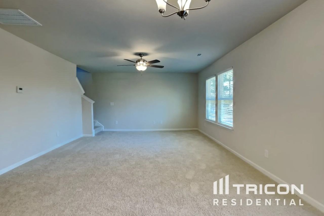 572 Lakerun Dr - Photo 3 of 21