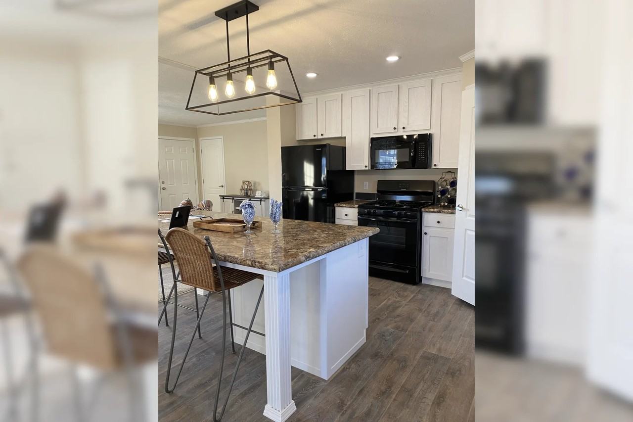 1562 Meadowview Dr - Photo 2 of 30