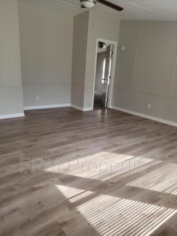 15493 Younis Rd W - Photo 3 of 8