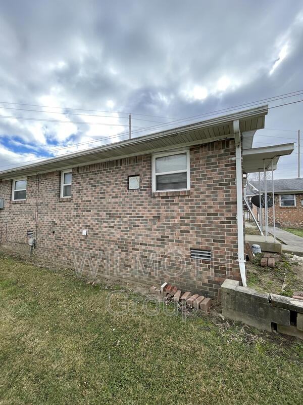 515 E Staat St - Photo 2 of 13