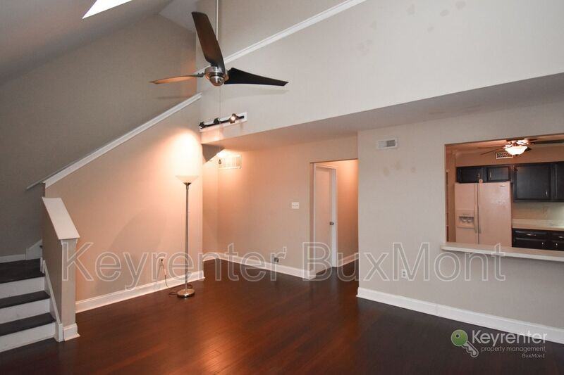 35 Bellaire Dr - Photo 2 of 15