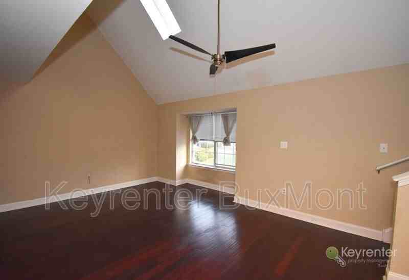 35 Bellaire Dr - Photo 3 of 15