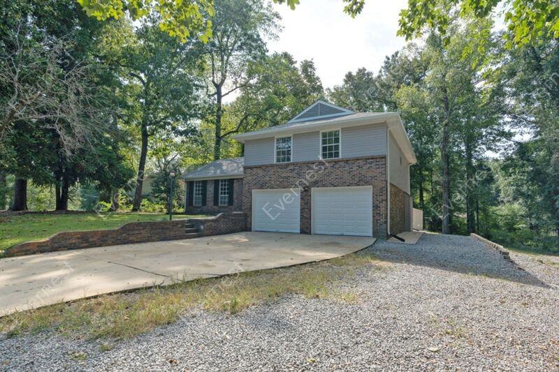 133 Hickory St - Photo 3 of 40