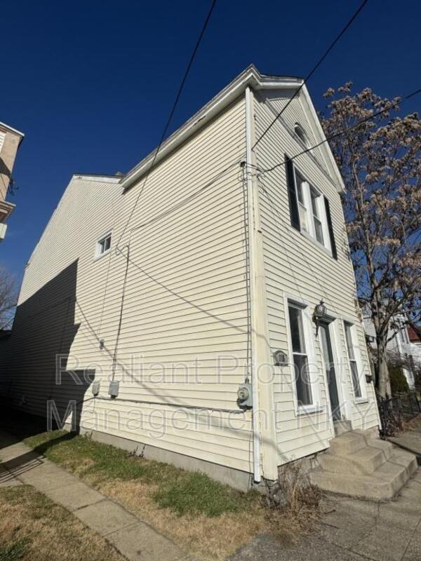 315 Center St - Photo 2 of 8