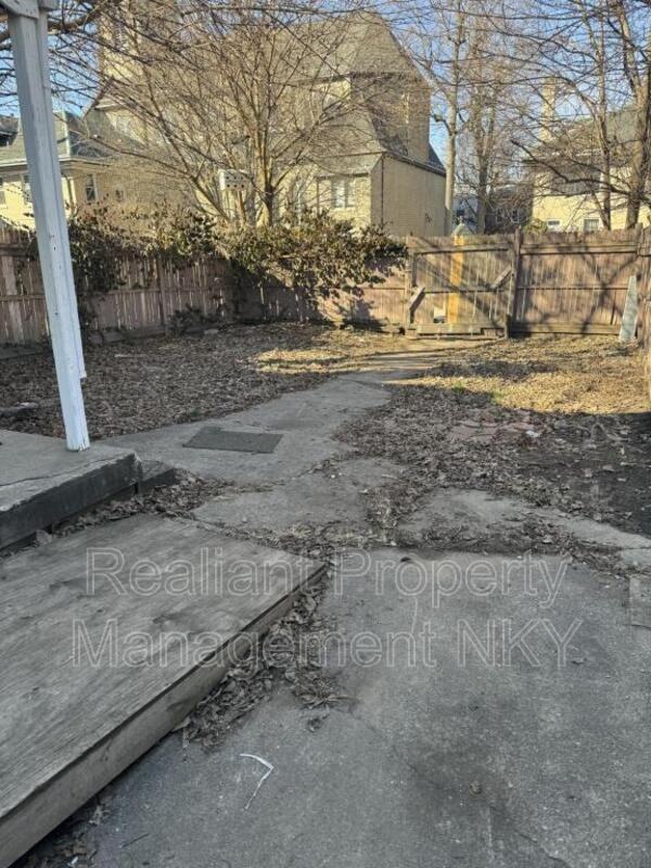 315 Center St - Photo 3 of 8