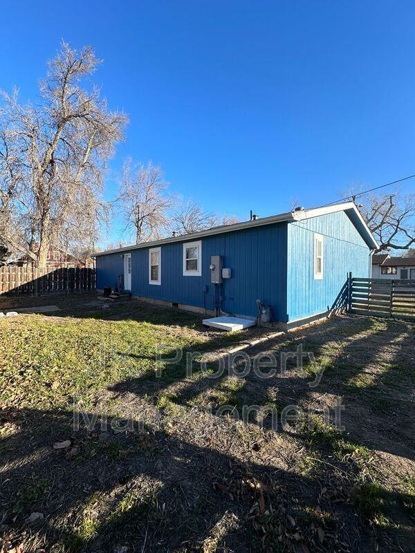 300 7th St Sw - Photo 3 of 19